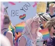  ?? FOTO: DPA ?? Köln stand am Sonntag ganz im Zeichen des Regenbogen­s.