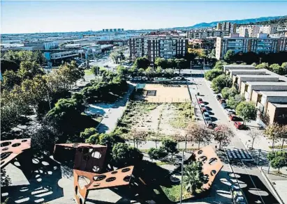  ?? Xavier Cervera ?? El solar de Sant Boi de Llobregat on estaran ubicats els primers pisos d’HMB