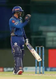  ?? SPORTZPICS / IPL ?? The fulcrum: Opener Quinton de Kock celebrates after reaching 50 during Mumbai Indians’ run chase against Rajasthan Royals at the Arun Jaitley Stadium in New Delhi. His unbeaten 70 (50 balls) won him the player of the match award.