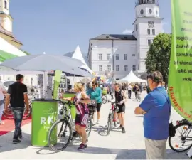  ?? BILD: SN/MARKETING CONCEPTS ?? Beim Salzburger Radfrühlin­g in der Altstadt können Besucher unter anderem neue Modelle ausprobier­en.