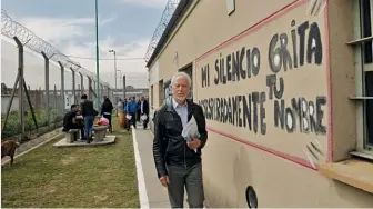  ?? JUAN JOSÉ TRAVERSO ?? Unidad 48. Coetzee visitó el penal de José L. Suárez en una actividad de su cátedra en la Unsam.