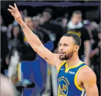  ?? JOHN G. MABANGLO / EFE ?? Clave. Stephen Curry anotó 29 puntos para la clasificac­ión de los Warriors.