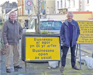  ?? Picture: Plaid Cymru ?? Carmarthen county councillor­s Alun Lenny and mayor Gareth John at the top of King Street, which has been closed to traffic to help shoppers socially distance more easily over recent months.