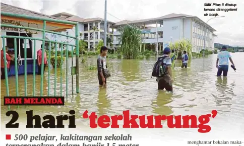  ??  ?? SMK Pitas II ditutup kerana ditenggela­mi air banjir.