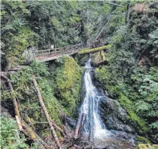  ?? FOTO: MICHAELSCH­EYER ?? Der Lodenbach-Wasserfall am westlichen Ausläufer der Wutachschl­ucht.