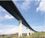  ?? FOTO: DPA ?? Viele Tausend Kilometer Autobahn instandzuh­alten, ist sehr teuer.