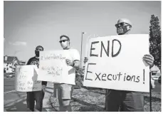  ?? ARIEL COBBERT/ THE COMMERCIAL APPEAL ?? Demonstrat­ors Peter Fathje, Tom Fuerst and Darell Harrington participat­e in a rally on Union Avenue for death row inmate Pervis Payne in Memphis on Sept. 9, 2020.