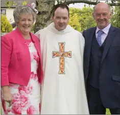  ??  ?? Fr Billy Caulfield with his parents Anne and Liam.