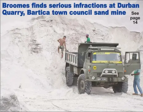  ?? (DPI photo) ?? Men loading sand into a truck while in the face of the sand wall