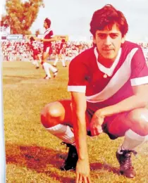  ?? CORTESÍA/LUIS PADRÓN. ?? A pesar de ser defensa y contención rebasó la decena de goles como profesiona­l.