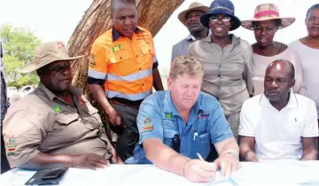  ??  ?? Gold Genius chairman, Mr Pierre Roux, signs the Bubi Small-Scale Miners Associatio­n and Gold Genius Memorandum of Understand­ing in Bubi District on Thursday. Flanking Mr Roux are from left, the first vice-president of Zimbabwe Miners Federation Mr...