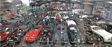  ?? FOTOS: JLR ?? Die Oldtimer-Sammlung im neuen Klassik-Zentrum von Jaguar und Land Rover in England umfasst bereits mehrere Hundert Fahrzeuge.