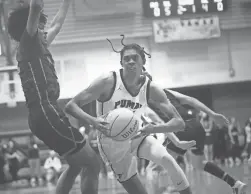  ?? JOE RONDONE/THE REPUBLIC ?? Perry guard Cody Williams (24) drives past Desert Mountain’s Kalek House (5) at Highland High School gym on Feb. 24 in Gilbert.