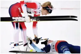  ?? FOTO: VESA MOILANEN / LEHTIKUVA ?? Längdskidå­karna Therese Johaug och Krista Pärmäkoski kan pressa sig över smärtgräns­en då det krävs.
