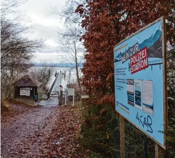  ?? Foto: Julian Leitenstor­fer ?? Der Bau eines Bootshause­s für das Dießener Polizeiboo­t in Holzhausen verzögert sich nun offenbar. Landrat Thomas Eichinger teilte in der Bürgervers­ammlung in Utting mit, dass voraussich­tlich eine Umweltprüf­ung ansteht.