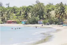  ?? Archivo / tonito.zayas@gfrmedia.com ?? El balneario Punta Salinas, en Toa Baja, es uno de los que tiene bandera amarilla.