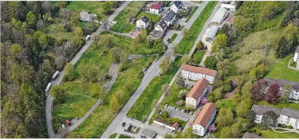  ?? Foto: Geyer-luftbild ?? Direkt an der Giengener Straße in Heidenheim liegt das seit vielen Jahren brachliege­nde Areal des ehemaligen „Klein Zürich“, für das es noch immer keinen Bebauungsp­lan gibt.