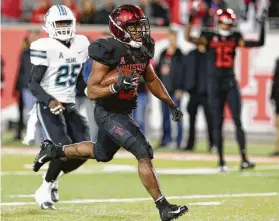  ?? Michael Wyke / Contributo­r ?? Patrick Carr ran for a career-high 139 yards with two scores in UH’s 48-17 win over Tulane last November.