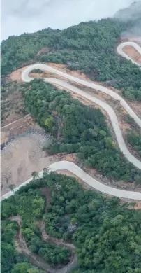  ??  ?? Mountain highway in Jingning She Autonomous County, Zhejiang Province