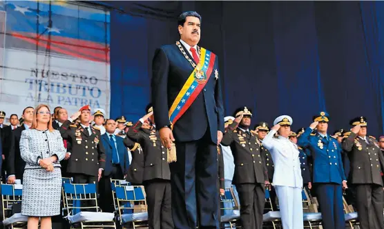  ??  ?? El mandatario era el objetivo junto a otros altos cargos políticos del magnicidio frustrado en Caracas.