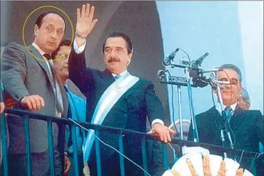  ?? CEDOC PERFIL ?? CUSTODIADO POR EXPERTOS. Alfonsín asume y lo “cuida” el represor Raúl Guglielmin­etti.