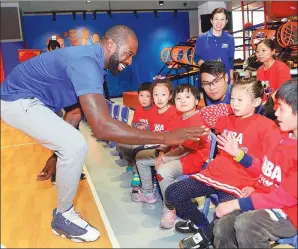  ?? PROVIDED TO CHINA DAILY ?? Former NBA star and two-time slam dunk champion Jason Richardson visits NBA Playzone in Shanghai, where he hosted a basketball clinic for Special Olympic athletes on Monday to tip off the sixth annual NBA Chinese New Year Celebratio­n. Richardson will...