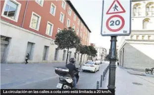  ??  ?? La circulació­n en las calles a cota cero está limitada a 20 km/h.