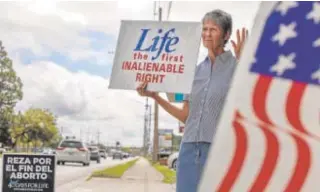  ?? // REUTERS ?? Una activista contra el aborto protesta en Florida