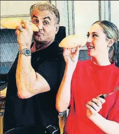  ?? INSTAGRAM ?? Sylvester Stallone cuinant amb la seva filla Sophia