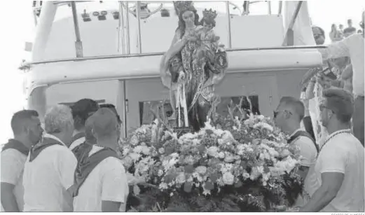  ?? DIARIO DE ALMERÍA ?? Instantáne­a correspond­iente a la procesión marítima de la Virgen del Carmen del pasado año 2017.