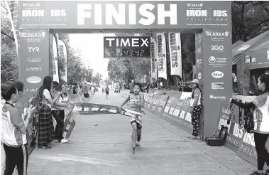  ??  ?? JUAN Alessandro Suarez of team TRIAD breaches the finish line first in the Alaska Fortified IronKids Davao male 11-12 years-old category yesterday at the Azuela Cove in Lanang. (Photo by Tommy Inigo)
