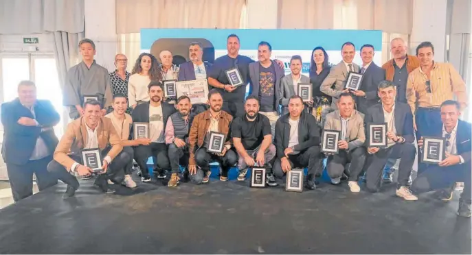  ?? // FRANCIS SILVA ?? Foto de familia de los premiados en la VI edición de los Premios GURMÉ