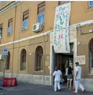  ?? ?? La facciata del centro Bollea, che oggi verrà ridipinta dai giovani pazienti