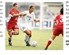  ??  ?? ERFOLGREIC­H AM BALL Steffi Jones spielte ab 1991 in der Fußballbun­desliga