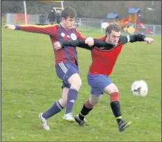  ??  ?? Topps Reserves take on Ullesthorp­e in the Hinckley and District Sunday League