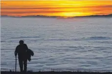  ?? FOTO: ROLF HAID DPA/LSW ?? Wie hier auf dem Schwarzwal­dberg Kandel bei Waldkirch (Kreis Emmendinge­n) schien in den Bergen über dem Nebel oft die Sonne.