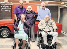  ??  ?? Visit Erskine residents and staff popped into Paisley for the day