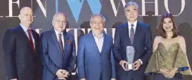  ?? Photos by WALTER BOLLOZOS ?? (From left) New World Makati Hotel GM Farid Schoucair, Philippine Ambassador to the US Babe Romualdez, The Philippine STAR chairman Atty. Ray Espinosa, Ambassador Sung Kim and PeopleAsia editor-in-chief Joanne Rae Ramirez.