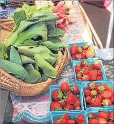  ?? MEDIANEWS GROUP FILE PHOTO ?? Fresh produce is sold during an outdoor farmers market in Pottstown.