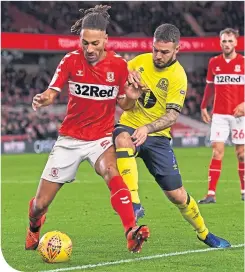  ??  ?? Ryan Shotton of Middlesbro­ugh fends off Adam Armstrong