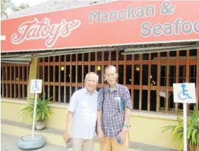  ??  ?? Sila si Eddie Coñuto ug Zac B. Sarian niadtong nangaon sila sa Tatoy’s Manokan & Seafoods.