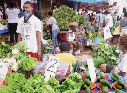  ?? Photo: Ronald Kumar ?? Market vendors wearing mask in Suva.