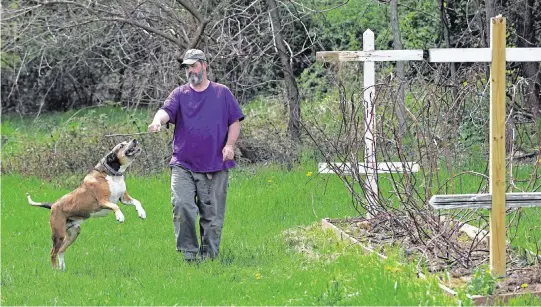  ?? KENNETH K. LAM Baltimore Sun/TNS ?? Veteran Donald Rhodes adopted Yankee, a rescue dog, through the Pets for Patriots program from the Harford County, Md., animal shelter.