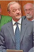  ?? ?? Straight and true: Robin Cook making his resignatio­n speech in the Commons.