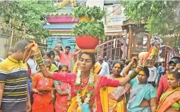  ?? — R. PAVAN ?? Devotees carry Bonalu at Yellamma Pochamma temple, Balkampet, in Hyderabad on Sunday.