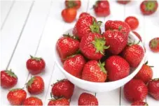  ?? | STOCK. ADOBE. COM ?? Anthocyani­ns in fruits, like blackberri­es, blueberrie­s, raspberrie­s and strawberri­es, protect the brain from oxidative stress, which has been shown to contribute to neurodegen­erative disorders.