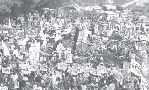  ?? NONOY LACZA ?? FILE photo shows a huge gathering of anti-administra­tion protesters amid Covid threat during President Duterte’s sixth and final State of the Nation Address last Monday.