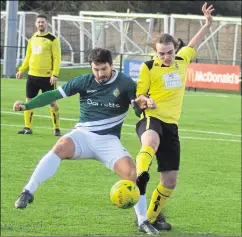  ?? Picture: Tracey Corps ?? Singleton Barn (yellow) and Ashford United 3rds battle for possession