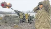  ?? AFP ?? Ukrainian artillerym­en fire a howitzer towards Russian positions on the frontline of eastern Ukraine, on Wednesday.