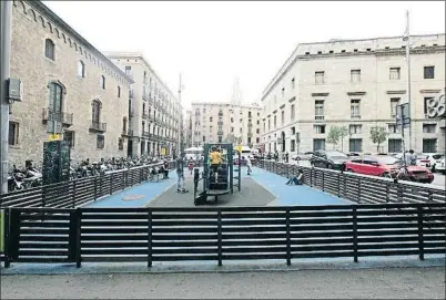  ?? CÉSAR RANGEL ?? El espacio, central para el barrio, se ha convertido en una inhóspita plaza para usos ciudadanos